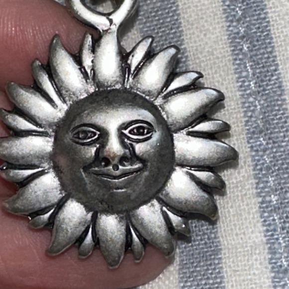 Vintage Sun Face Metal Keychain‎ Smiling Sun Boho Celestial Silver Tone 3.5" - Picture 3 of 3